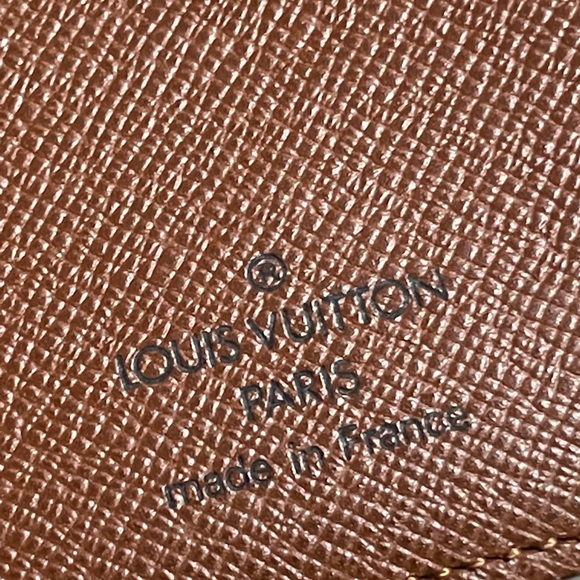 Available ✨
LOUIS VUITTON BRAZZA WALLET MONOGRAM - Picture 13 of 16